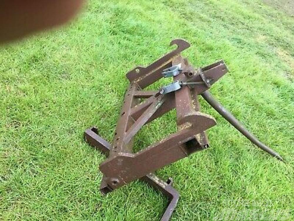  Tractor Bale Spike and forklift tines on Grays hea Alte componente