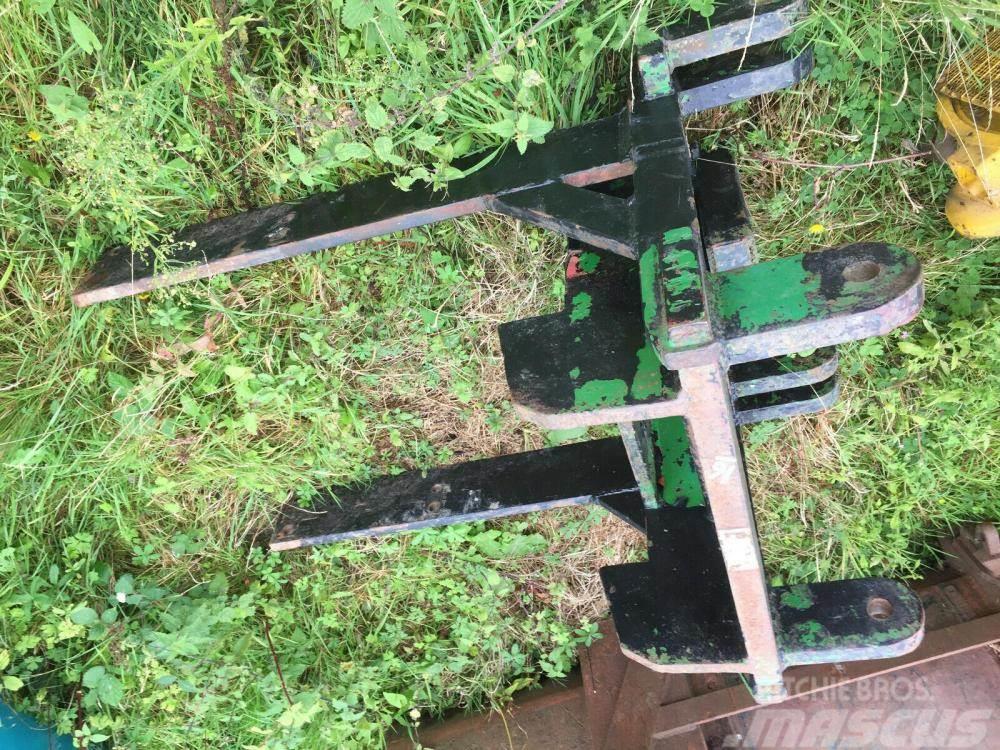  Tractor mounted front linkage frame Tractoare