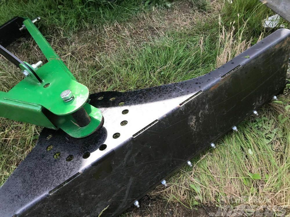  Tractor mounted scraper blade Tractoare