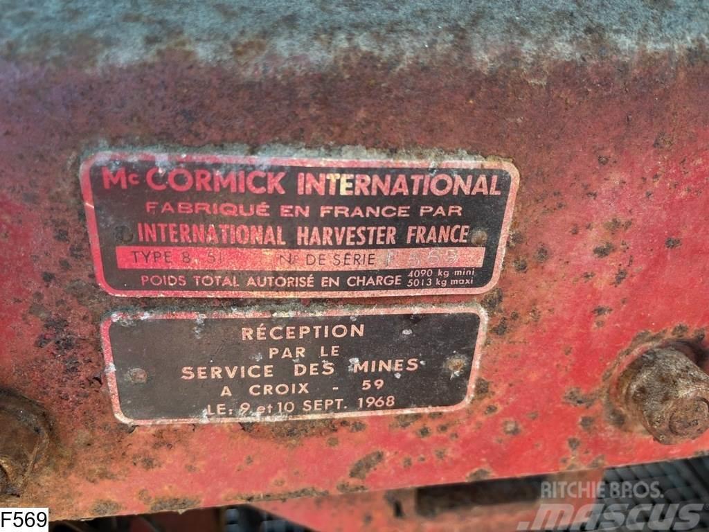 International 851 Mc Cormick International 851 Combine de secerat