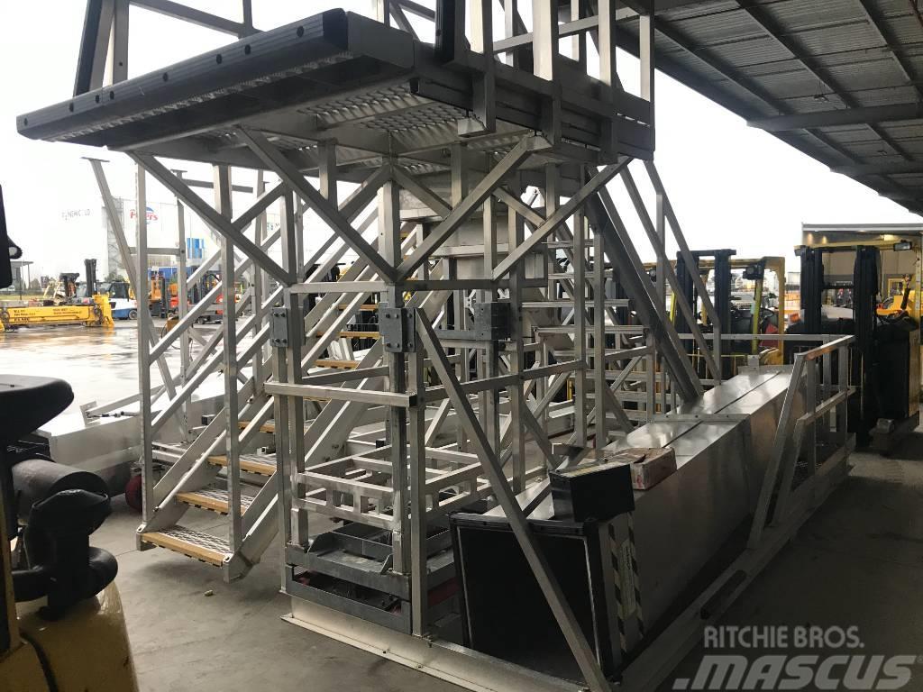 QUICK ALLY B777 Rear Service Stairs Alte ascensoare si platforme