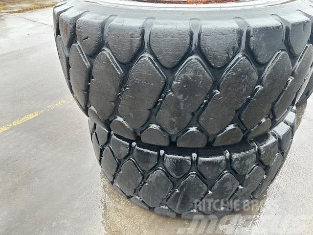Doosan DL 450 KOŁA 26,5R25 Incarcator pe pneuri