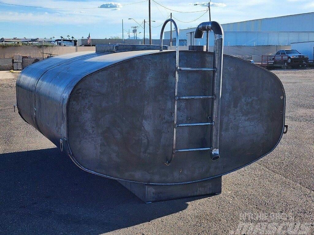  Custom 2000 Gallon Water Tanks Rezervoare