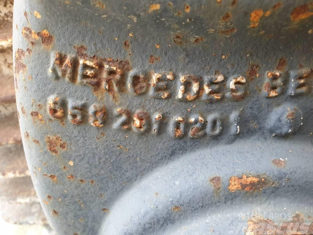 Mercedes-Benz VG 2400-3W/1 448 Hidraulice