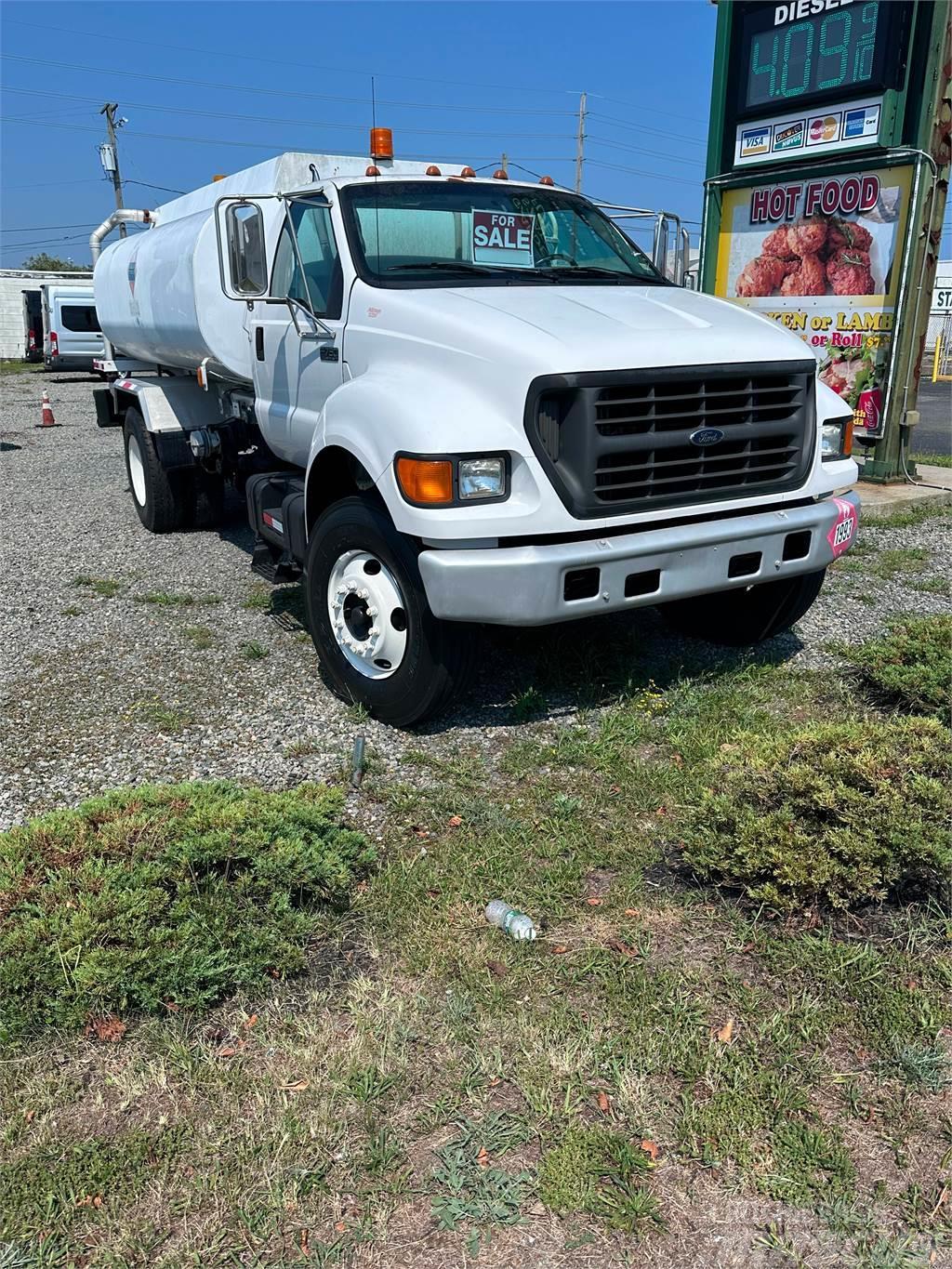 Ford F-750 Fuel Truck Cisterne