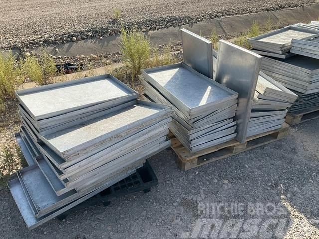  Quantity of Aluminum Trays Altele
