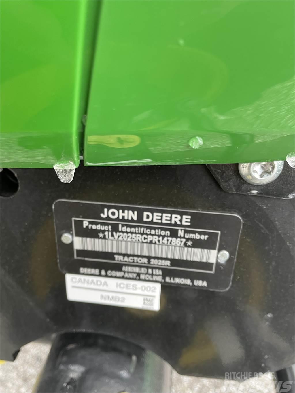 John Deere 2025R Tractoare compacte