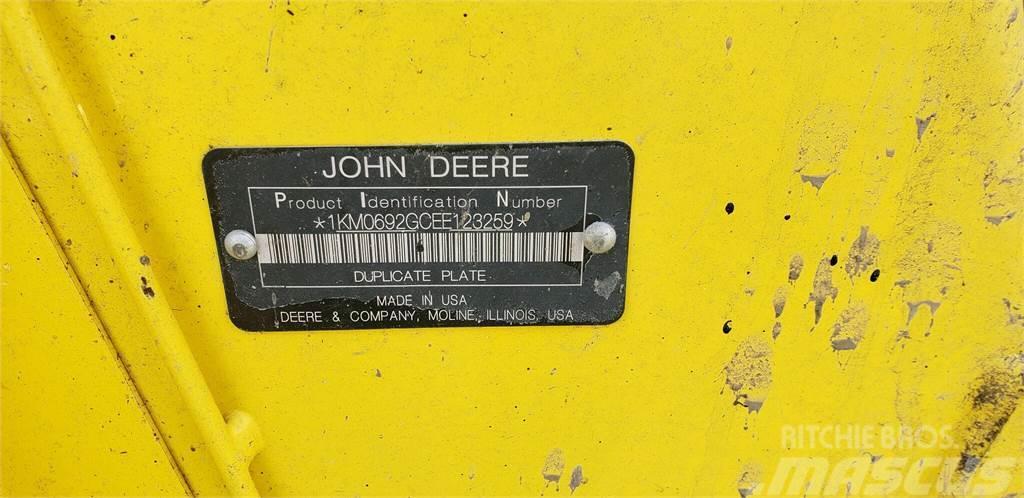 John Deere 692 Alte echipamente pentru nutret