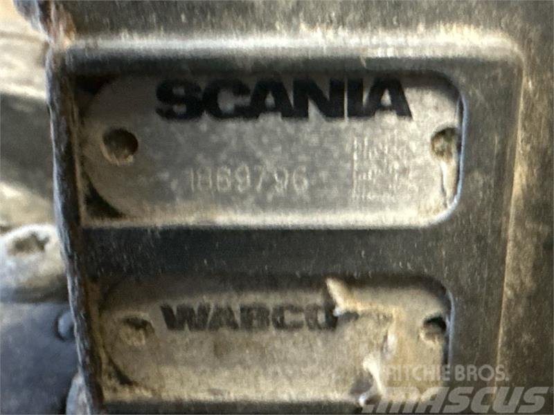 Scania  VALVE BLOCK SOLENOID VALVE 1889796 Radiatoare