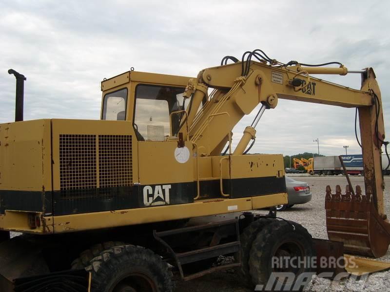 CAT 206 BFT Excavatoare cu roti