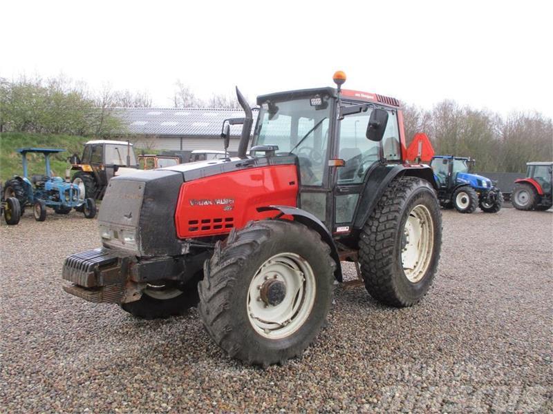 Valtra 8050 with defect clutch/gear, can not drive Tractoare