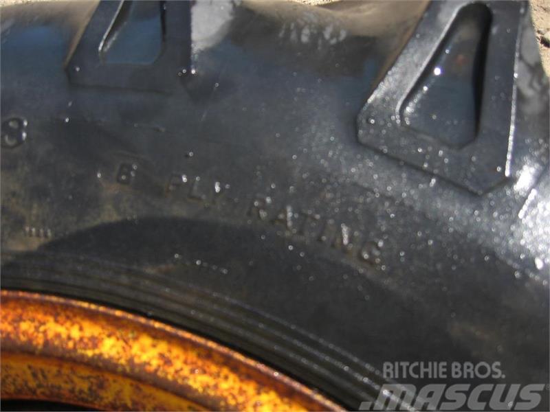 Bridgestone 13.6x28 dæk på 8 huls fælg Roti