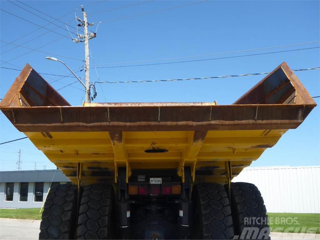 Komatsu HD325-7 Camioane cu basculante rigide