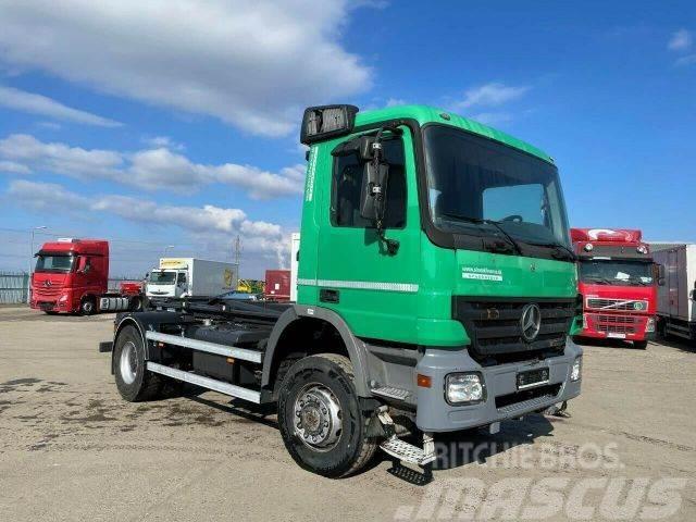 Mercedes-Benz 1832 for containers 4x4,semiautomatic vin 262 Camion cu carlig de ridicare