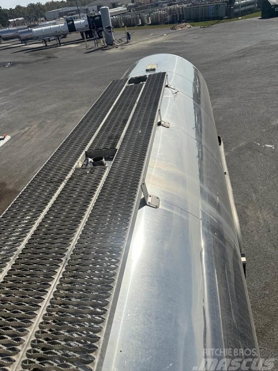 Heil 6300 GALLON - STAINLESS - REAR DISCHARGE Remorci Cisterne