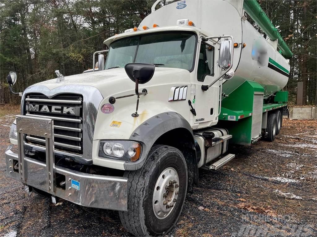 Mack Granite GU713 Ferma/Camioane transport cereale