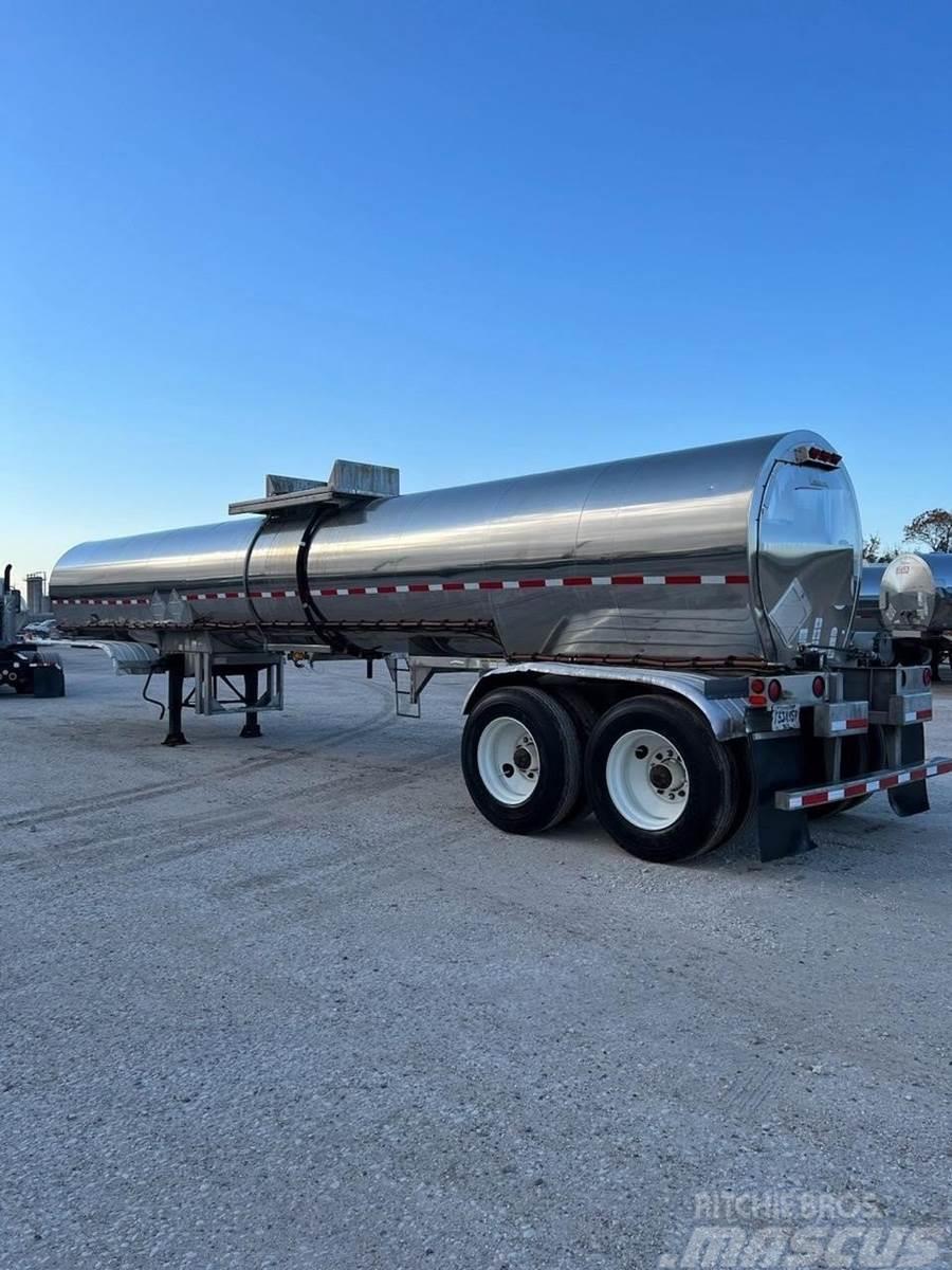 Polar 3600 GALLON - STAINLESS - REAR DISCHARGE Remorci Cisterne