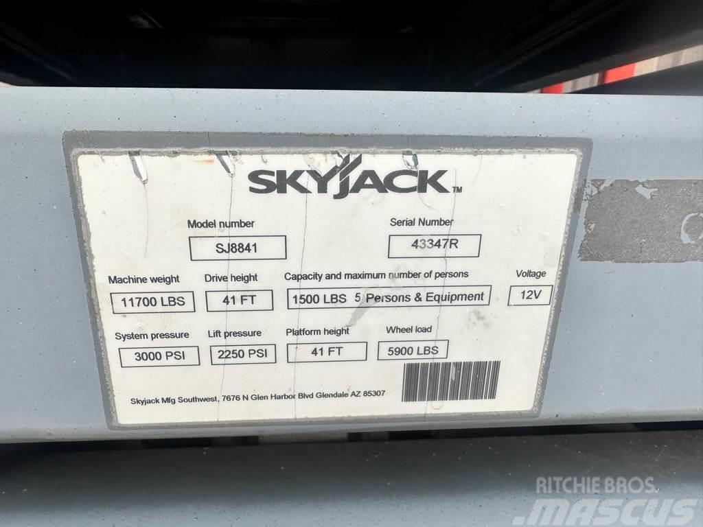 SkyJack SJ 8841 Ascensoare verticale catarg