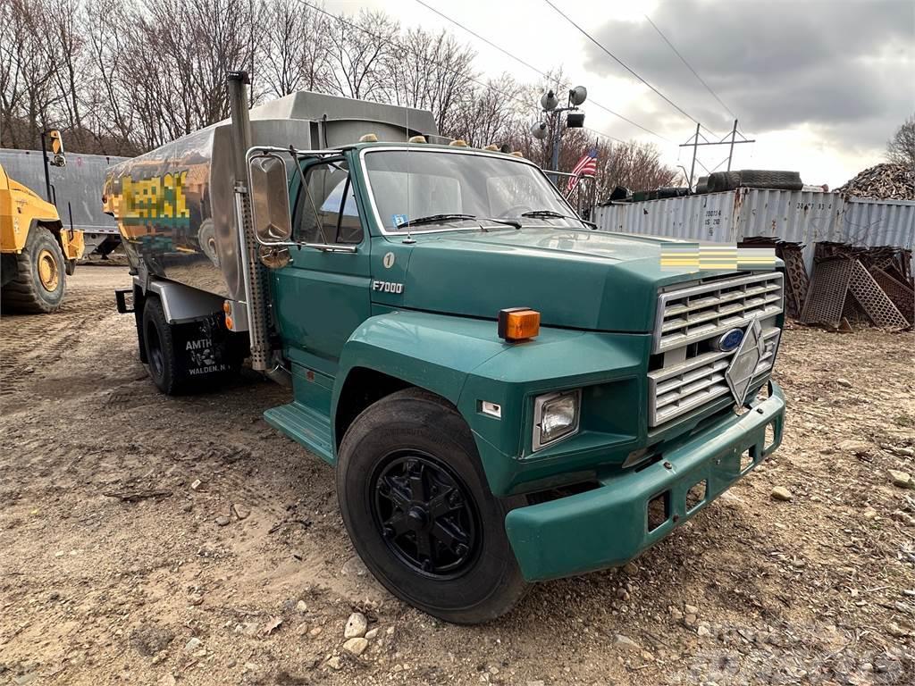 Ford F7000 Cisterne