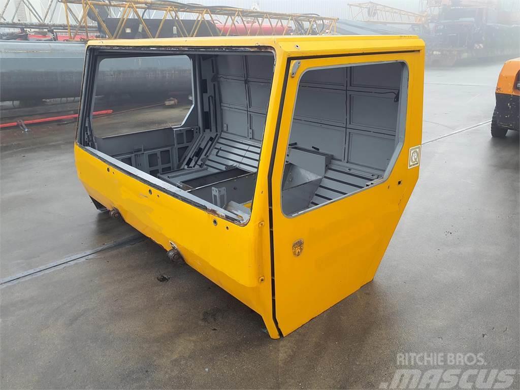 Liebherr LTM 1100/2 drivers cabin Cabine si interior